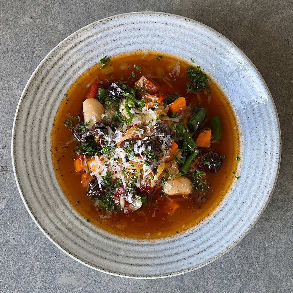 Minestronesoppa med grillad paprika & parmesan Minestronesoppa med grillad paprika & parmesan